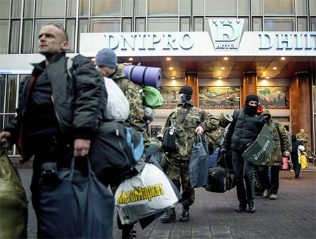 El Sector de Derechas abandona el hotel Dnipro desarmado